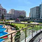 Menada Sunny Plaza アパート *