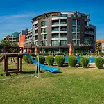 Menada Sunny Plaza アパート サニービーチ