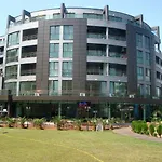 Menada Sunny Plaza アパート サニービーチ