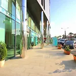 Menada Sunny Plaza 아파트 *