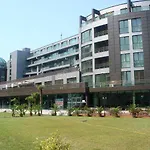 Menada Sunny Plaza 아파트