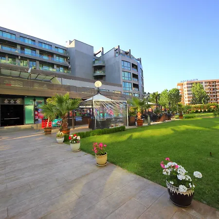 Menada Sunny Plaza *