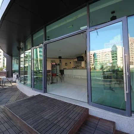 Menada Sunny Plaza *