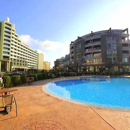 Menada Sunny Plaza